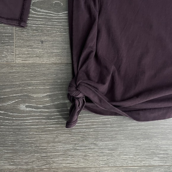 LULULEMON To The Point Top Approximate Size 10 Long Sleeve Side Tie Purple - Picture 2 of 6